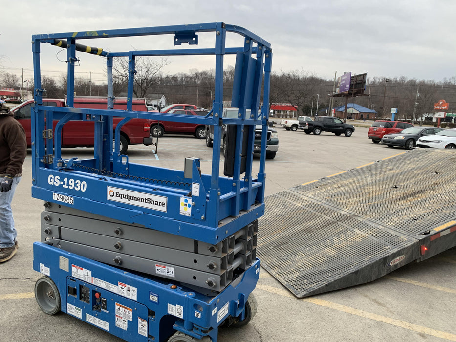 2020 Genie GS-1930 Solid Non Marking Tires, Beacon, Folding rails with half height swing gate, 800W Inverter