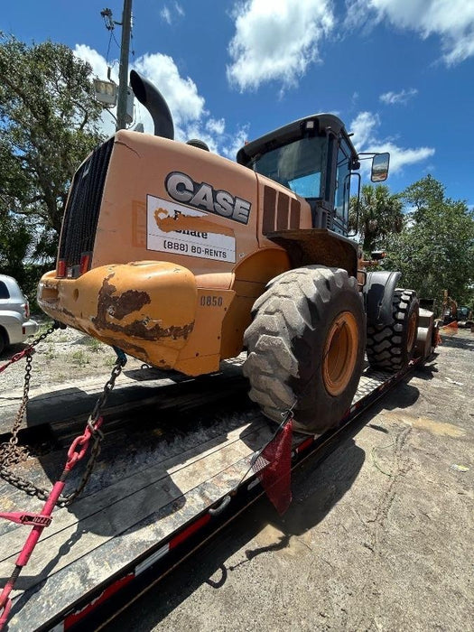2016 Case 821F CLOSED CAB, JRB 418 STYLE HYD COUPLER