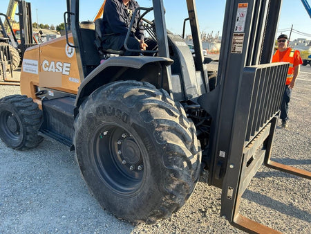 2023 CASE 588H