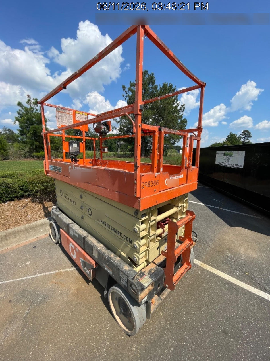 2023 JLG ES3246