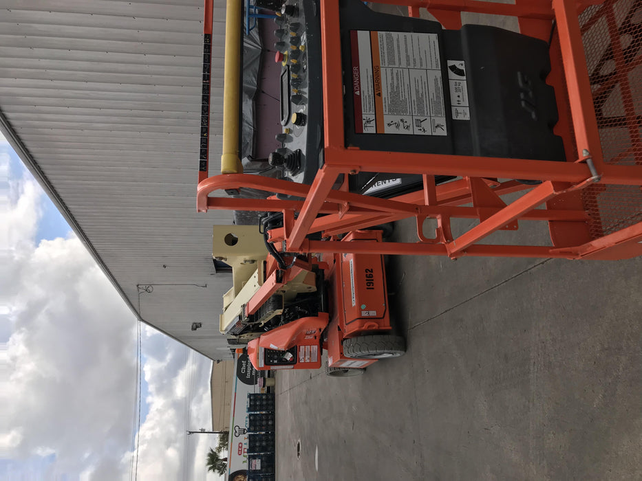 2019 JLG E400AJPN