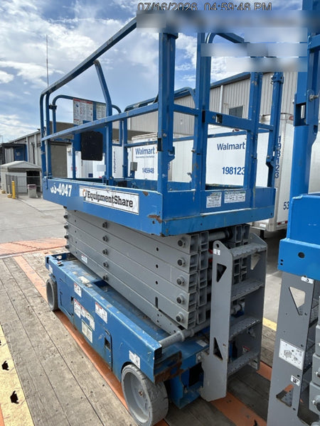 2019 Genie GS-4047 Folding rails with half height swing gate