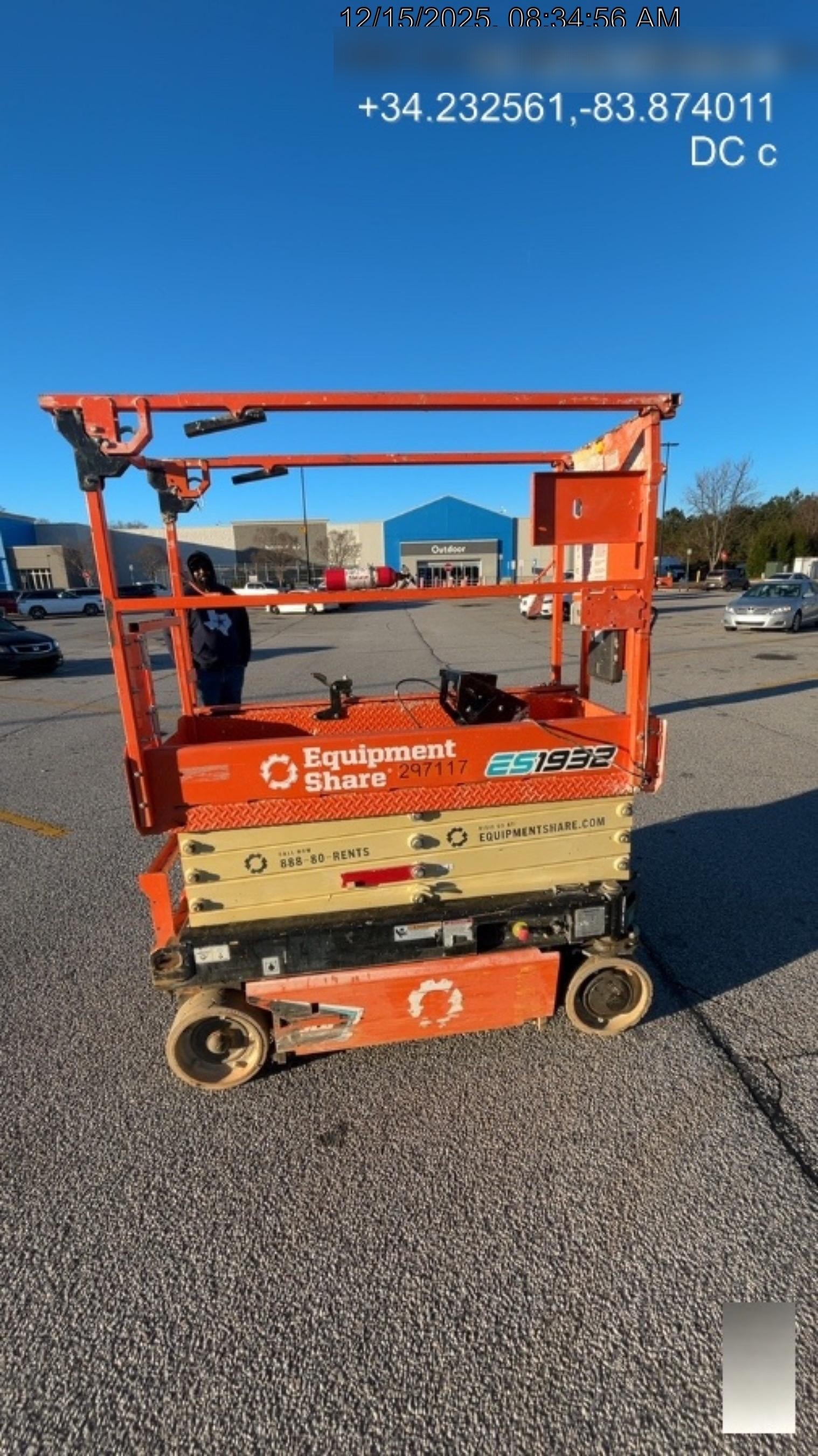 2023 JLG ES1932