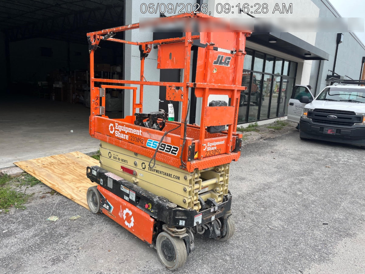 2022 JLG ES1932