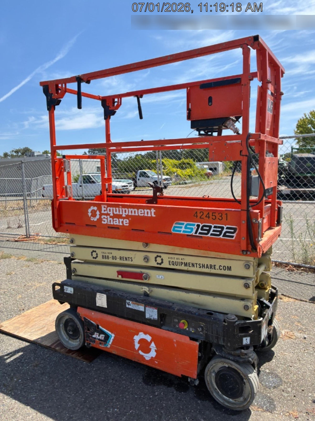2024 JLG ES1932