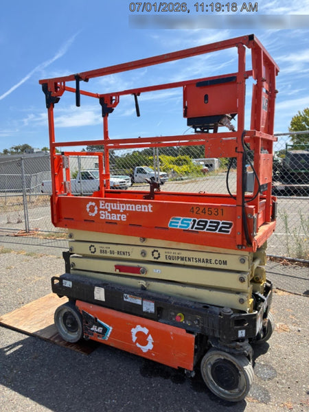 2024 JLG ES1932