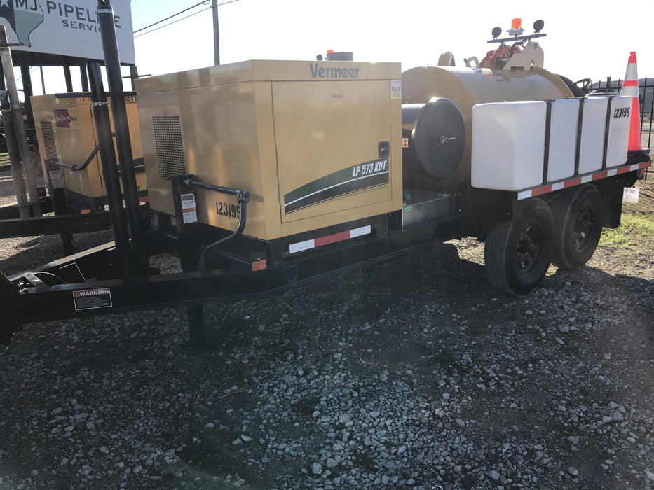 2021 Vac-Tron LP573XDT 500 Gallon Debris Tank w/ Hydraulic Tilt, two (2) 100 Gallon Water Tanks, Low Profile Torsion Axles (12,000 GVWR)