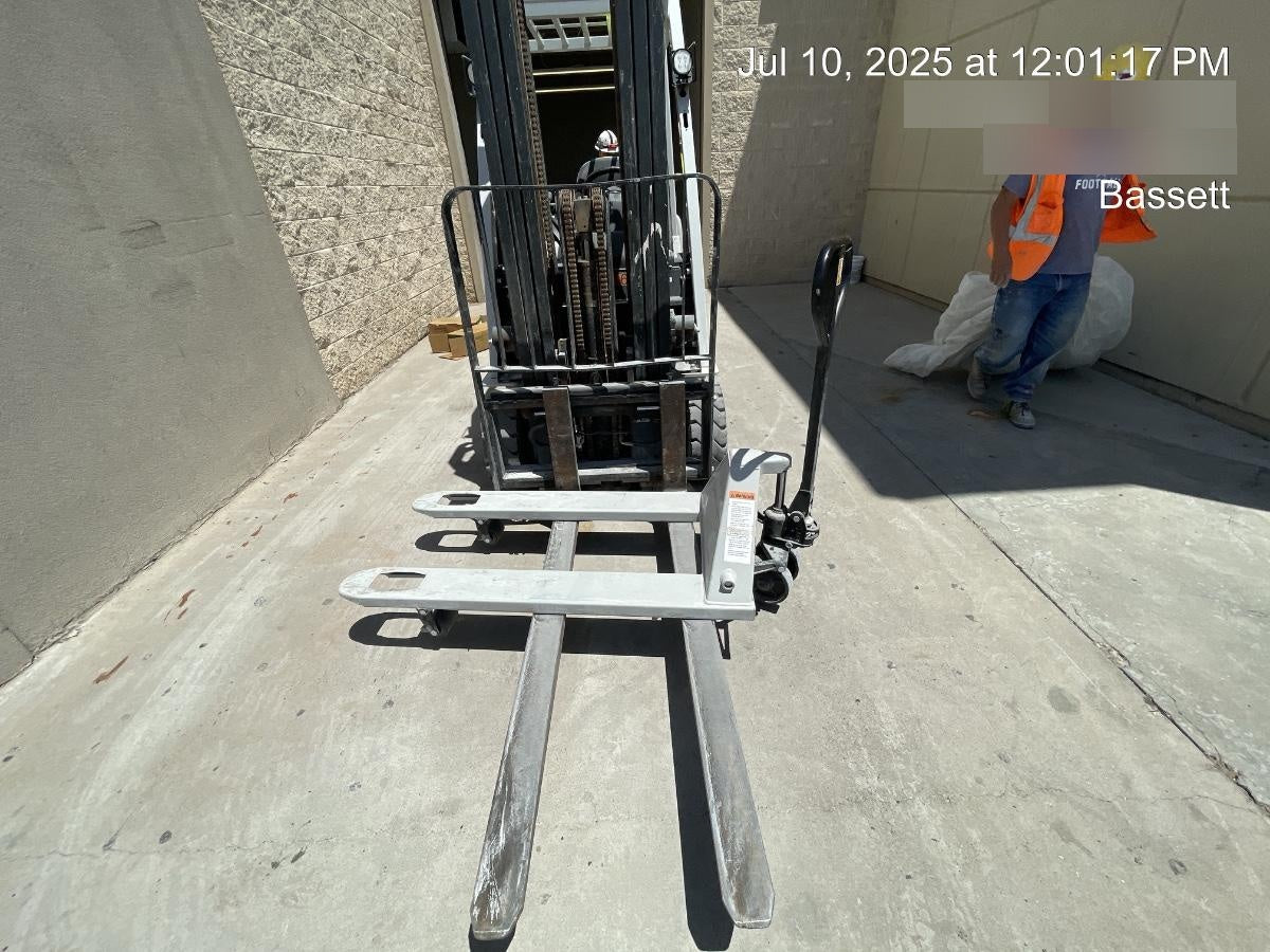 2024 STRONGWAY 4400 lb Pallet Jack