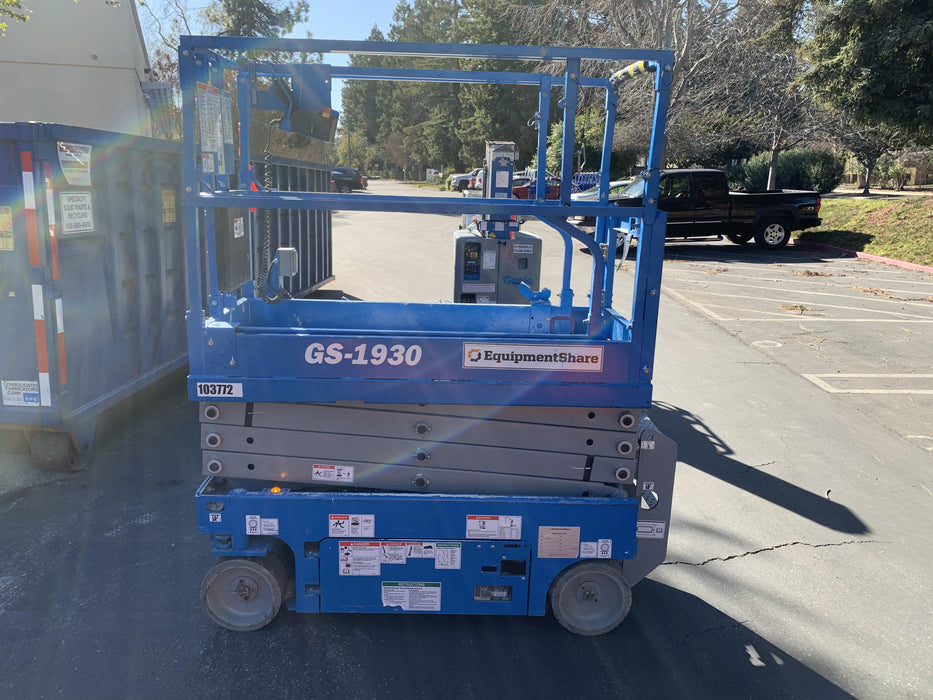 2020 Genie GS-1930 Solid Non Marking Tires, Beacon, Folding rails with half height swing gate, 800W Inverter
