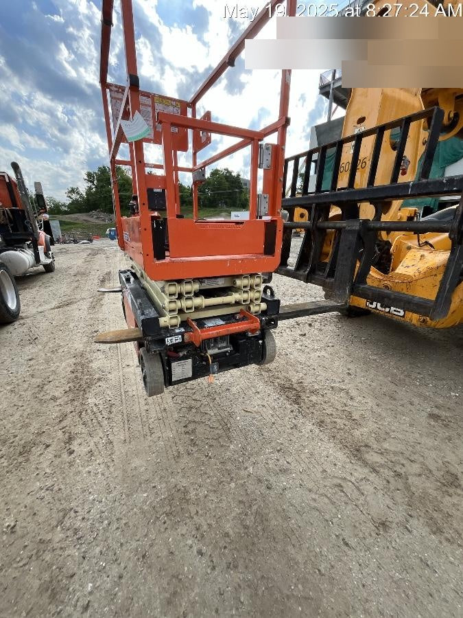 2022 JLG ES1330L