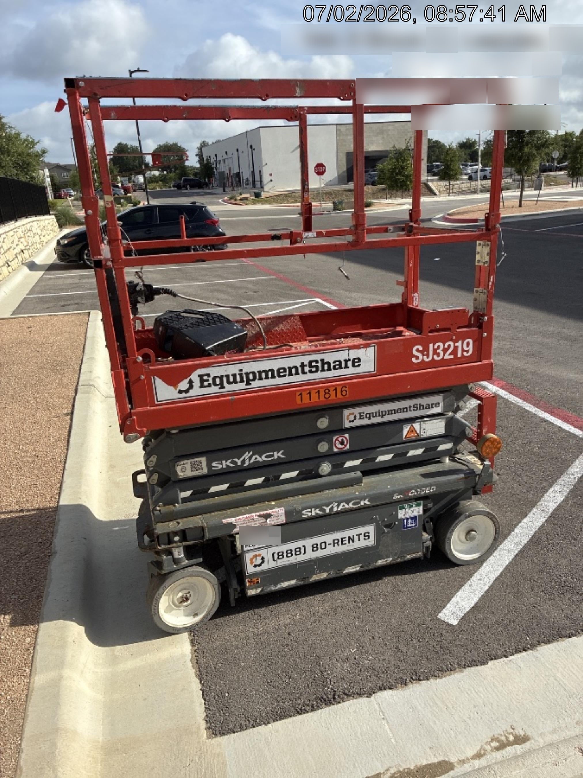 2020 Skyjack SJIII-3219 Solid NM Tires, Half height spring hinged entry gate, Dual Beacons, 800W Inverter