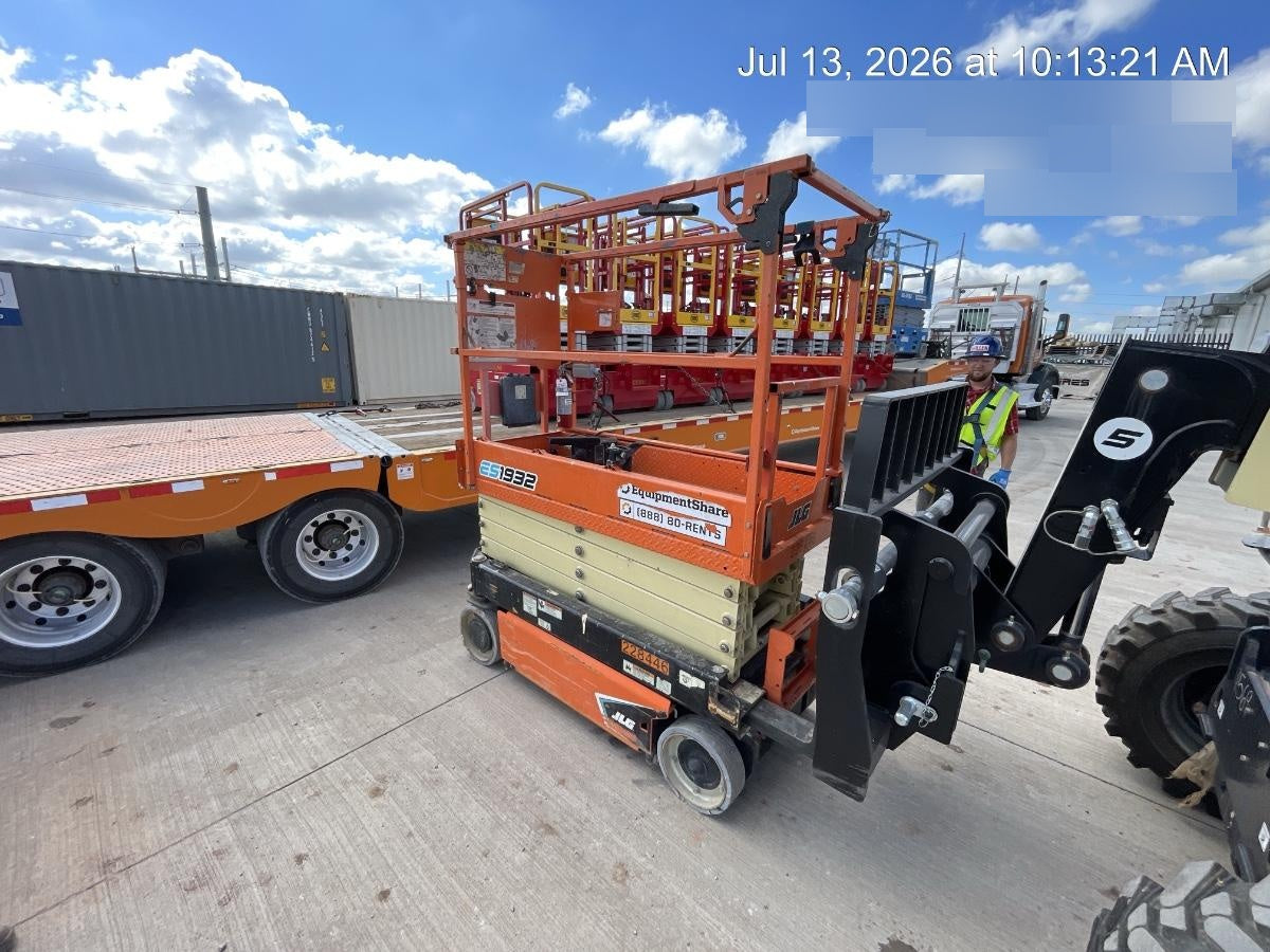 2022 JLG ES1932