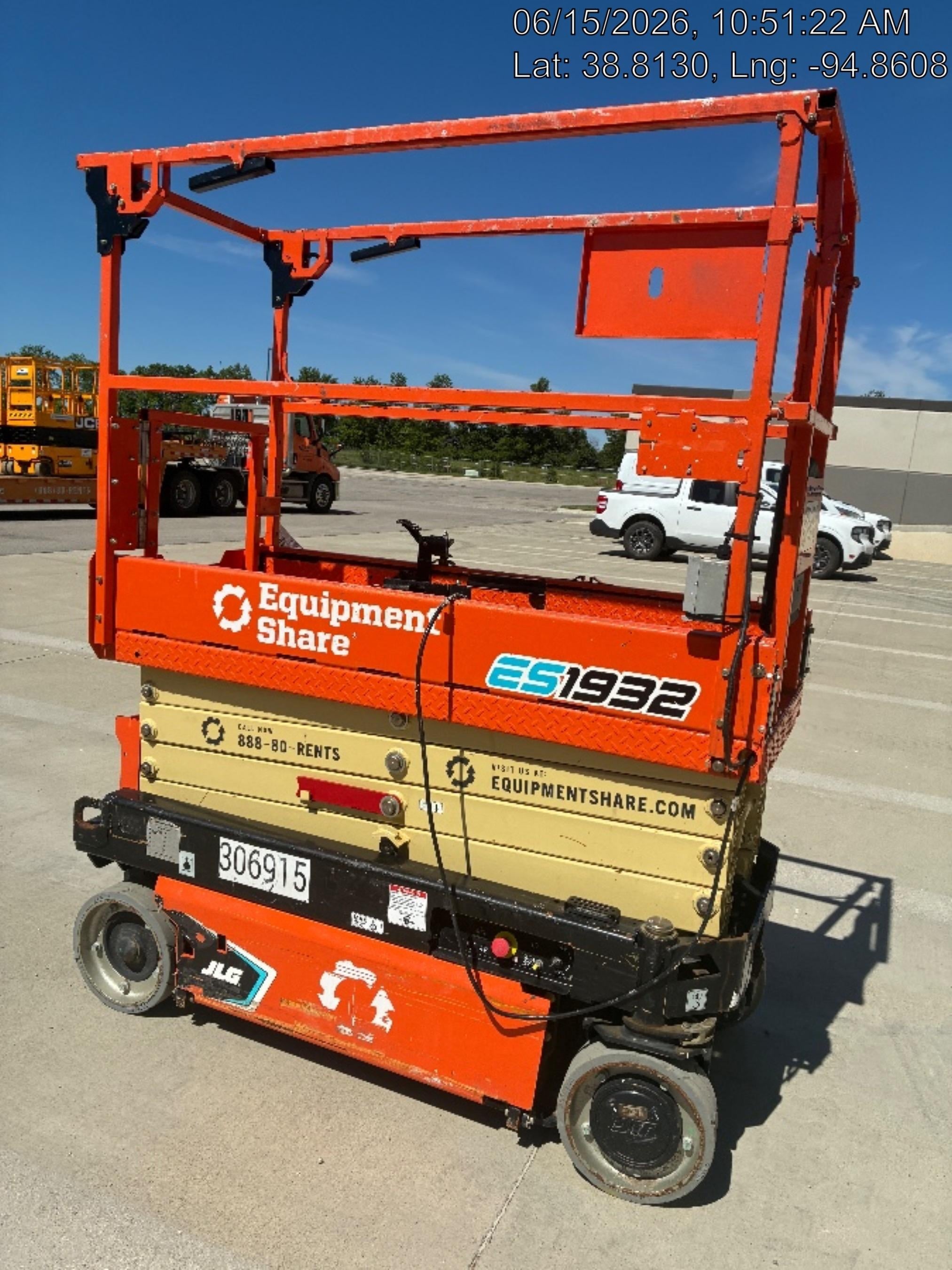 2023 JLG ES1932