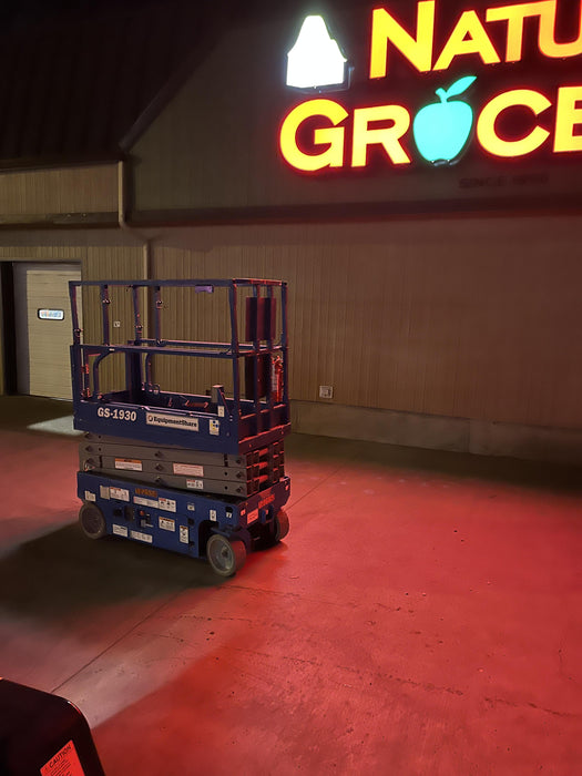 2020 Genie GS-1930 Solid Non Marking Tires, Beacon, Folding rails with half height swing gate, 800W Inverter