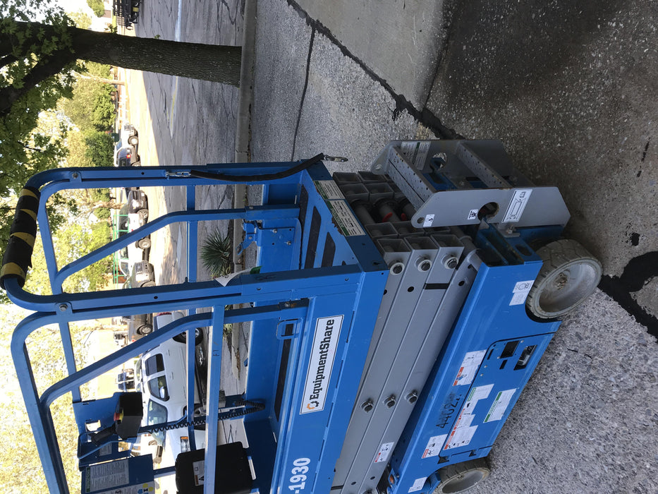 2019 Genie GS-1930 Fixed rails with chain Entry