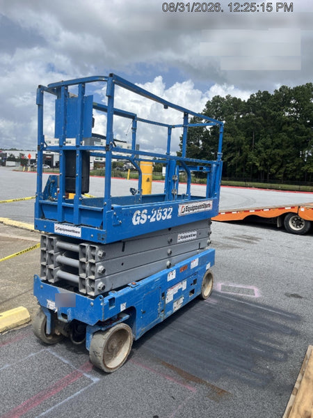 2019 Genie GS-2632 Folding rails with half height swing gate