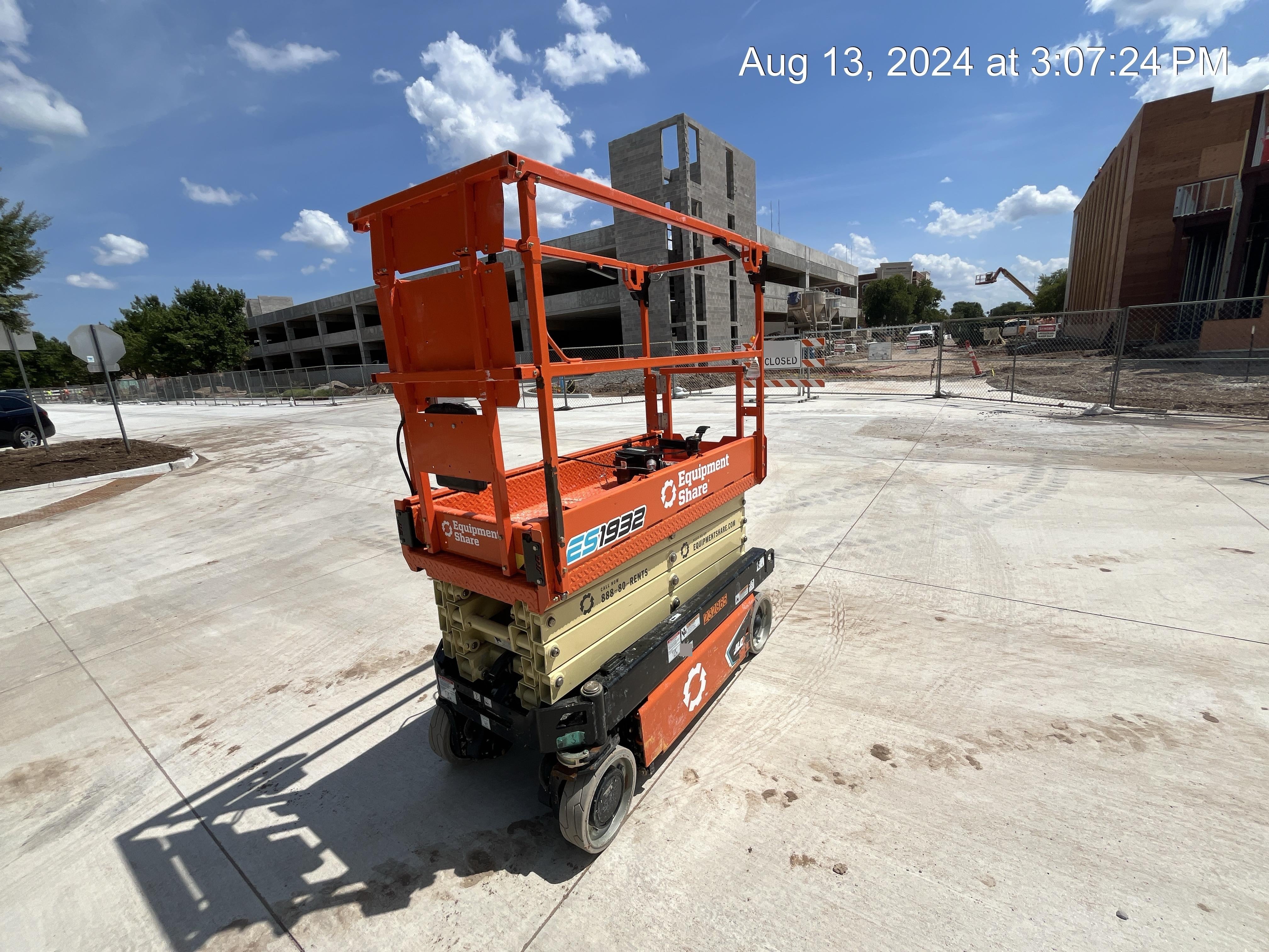 2022 JLG ES1932
