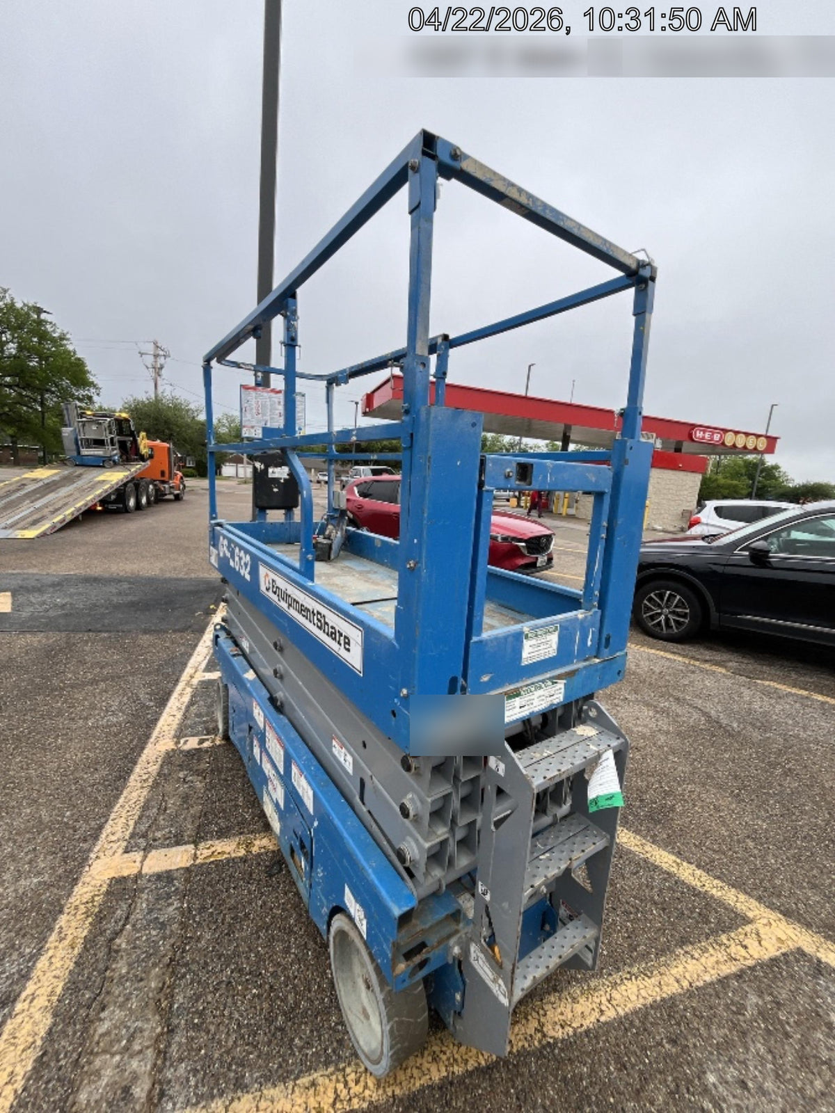 2019 Genie GS-2632 Folding rails with half height swing gate