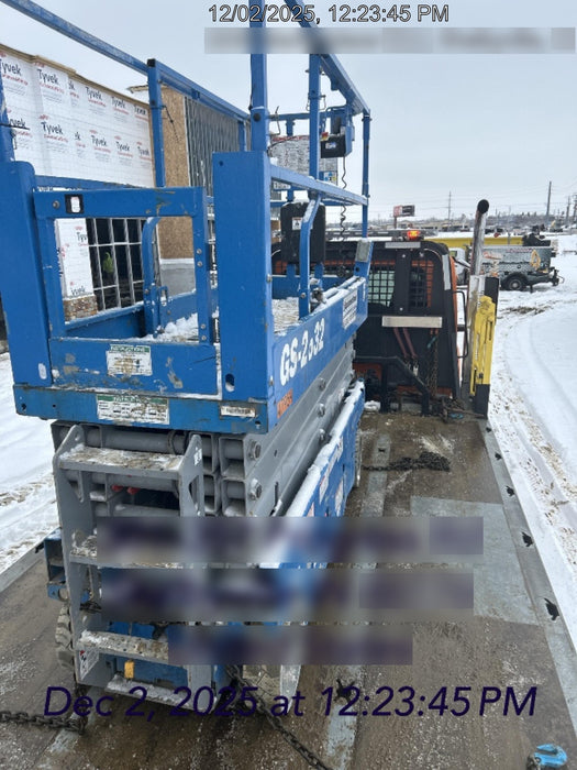 2019 Genie GS-2632 Folding rails with half height swing gate