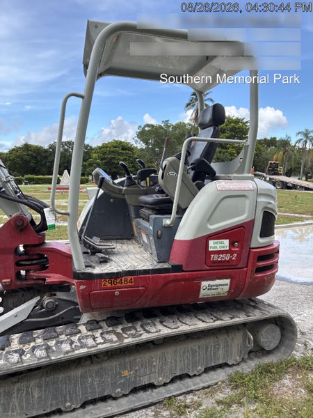 2023 TAKEUCHI TB250-2R