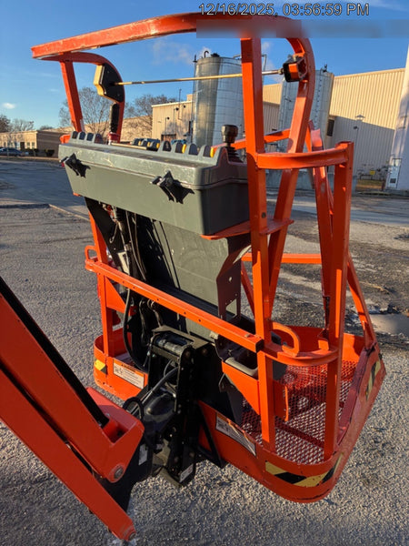2022 JLG E300AJP