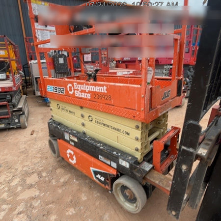 2022 JLG ES1932