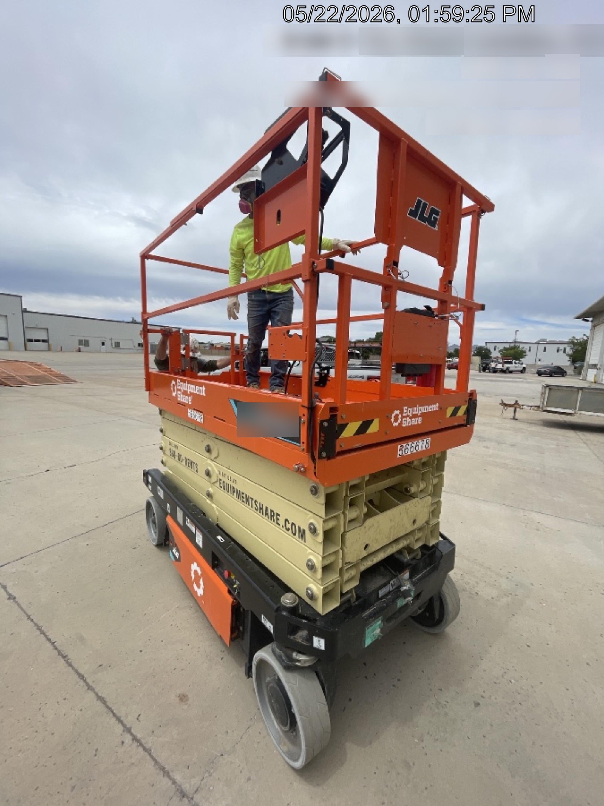 2025 JLG ES3246