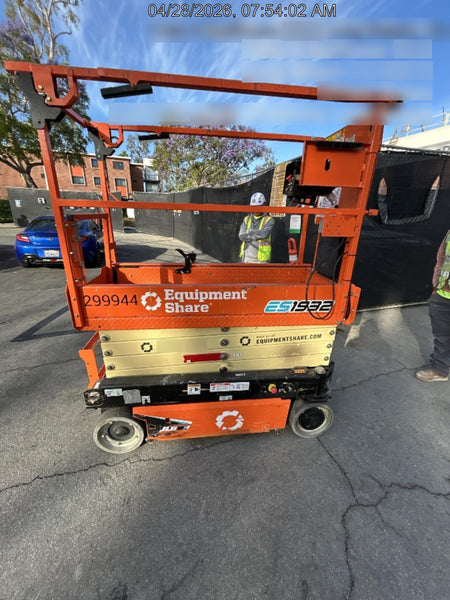2023 JLG ES1932