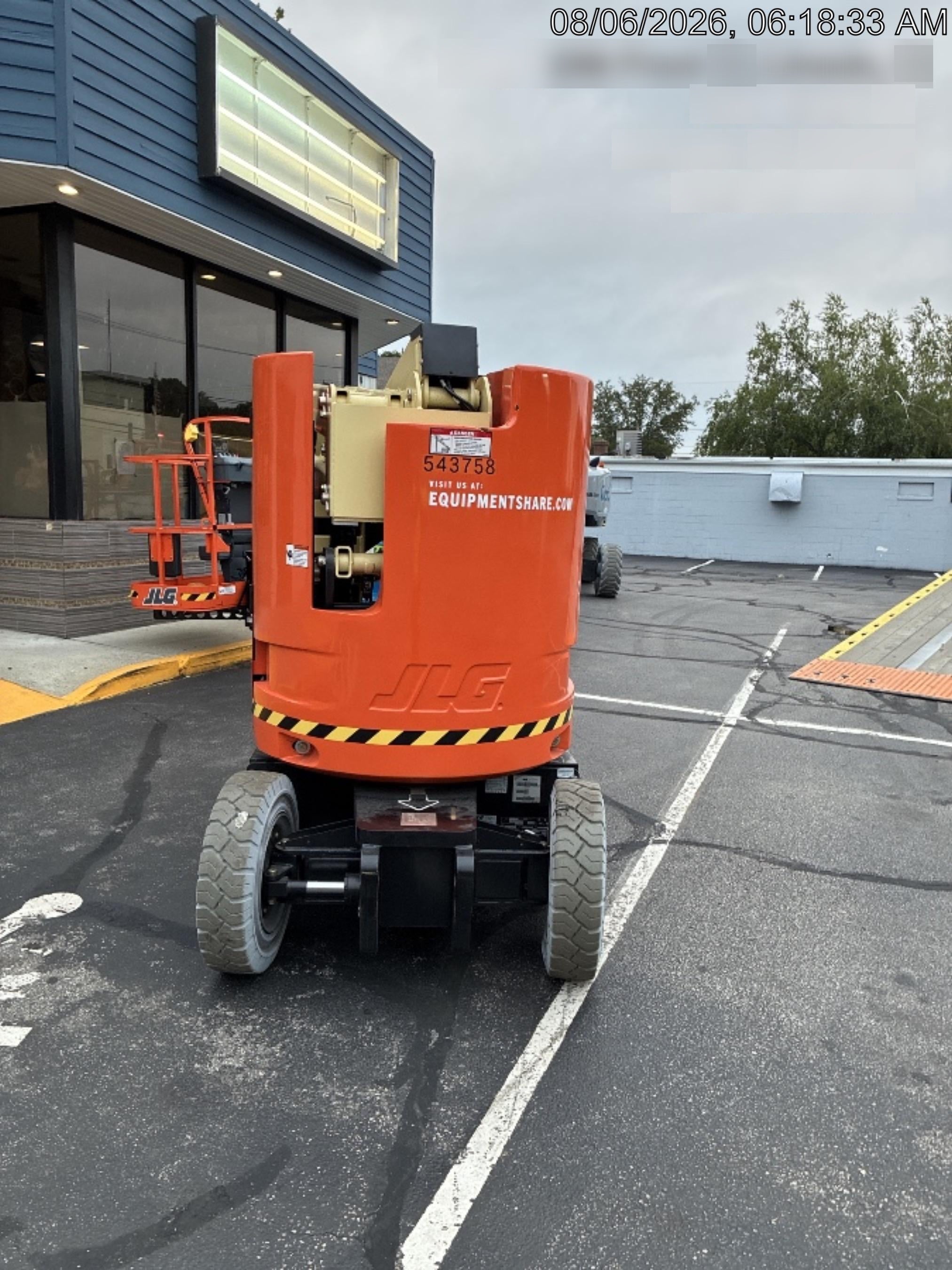2025 JLG E300AJP