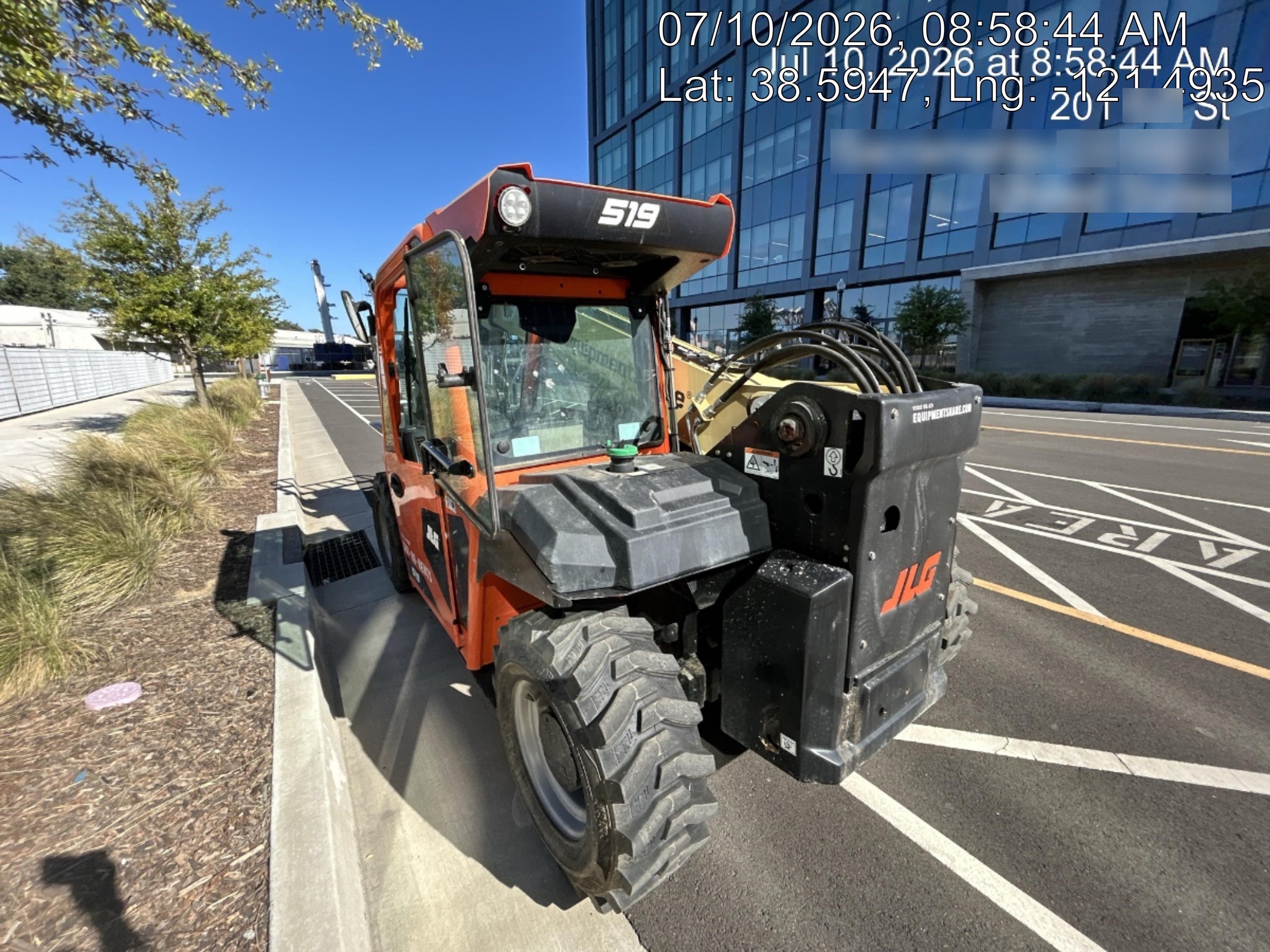 2025 JLG 519