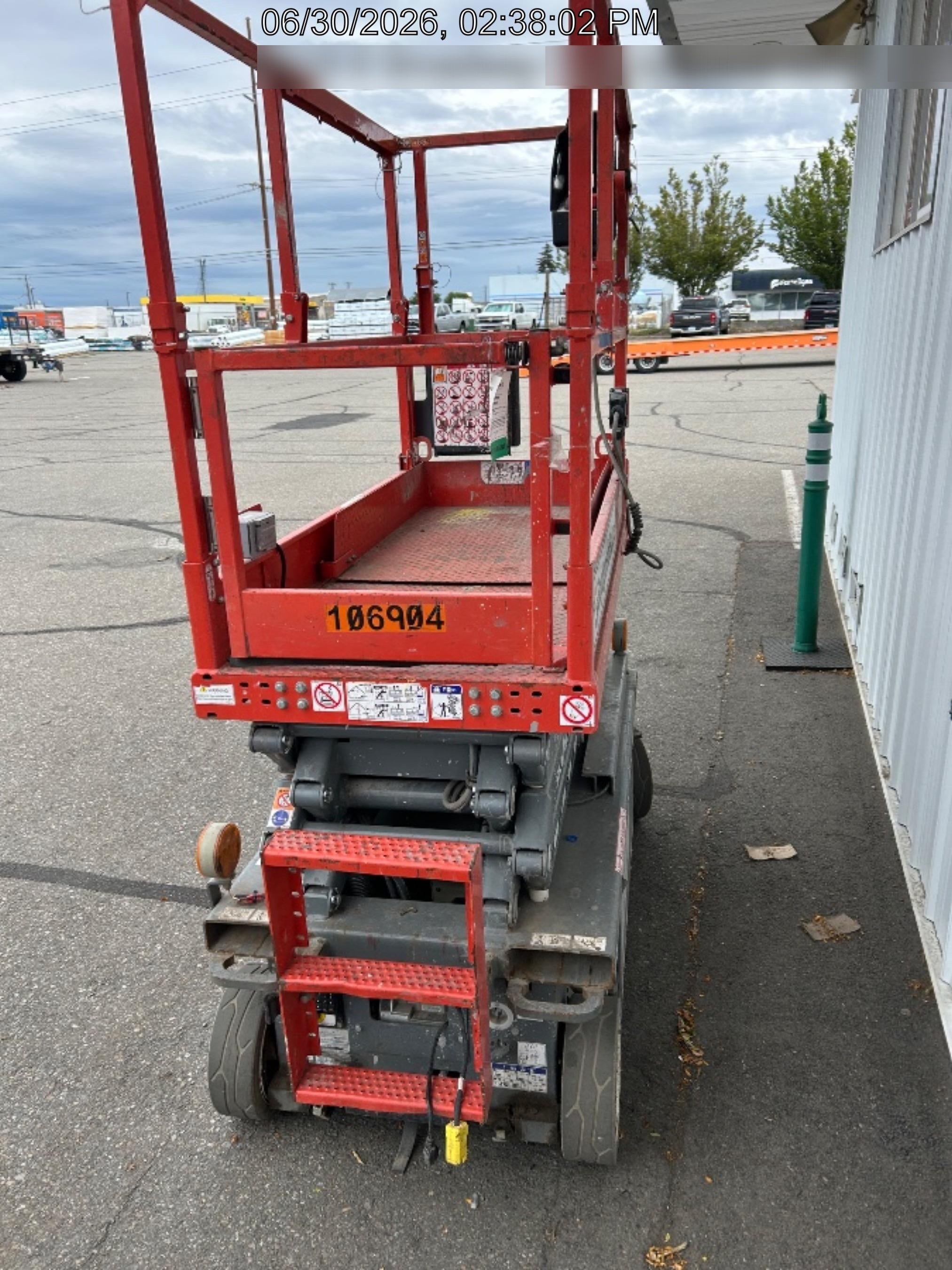 2020 Skyjack SJIII-3219 Solid NM Tires, Half height spring hinged entry gate, Dual Beacons, 800W Inverter
