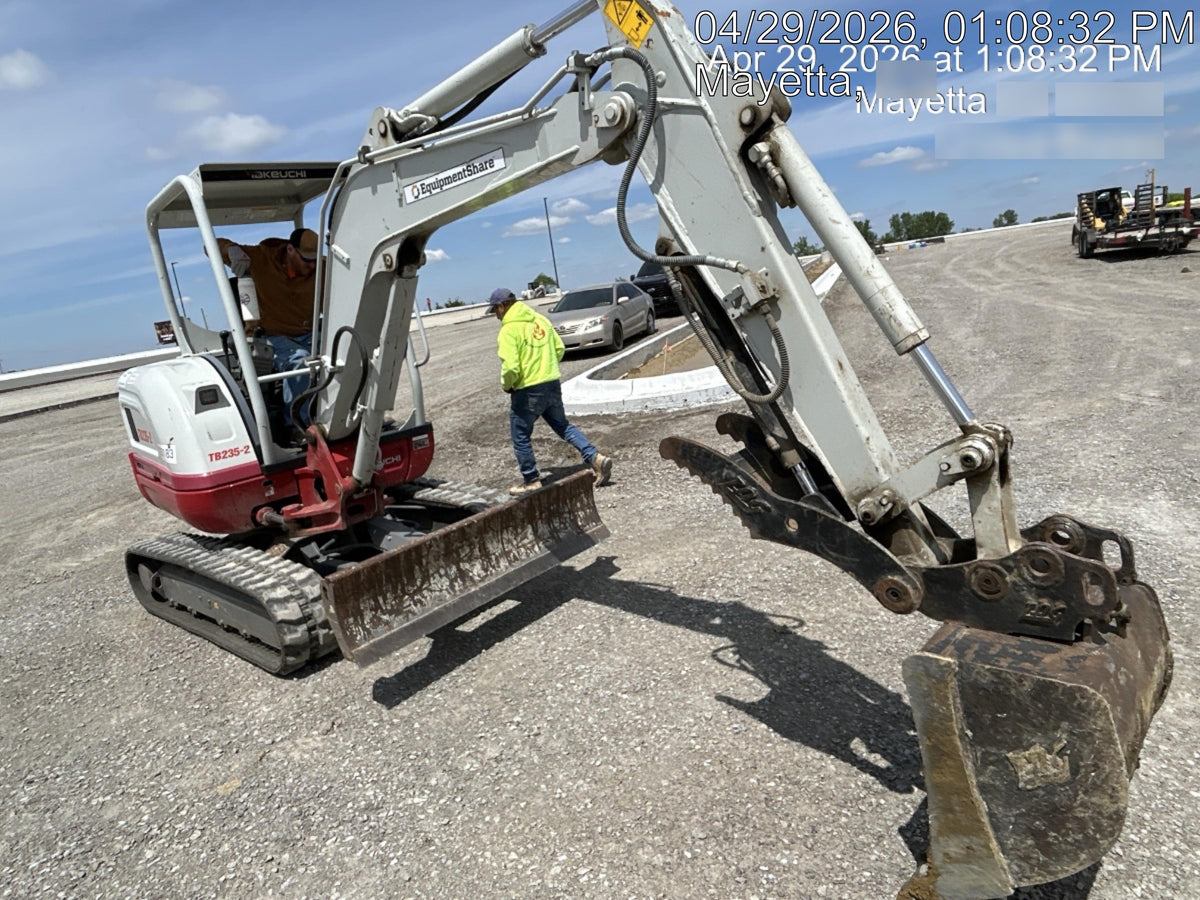 2022 TAKEUCHI TB235-2R