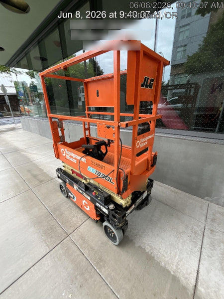 2022 JLG ES1330L