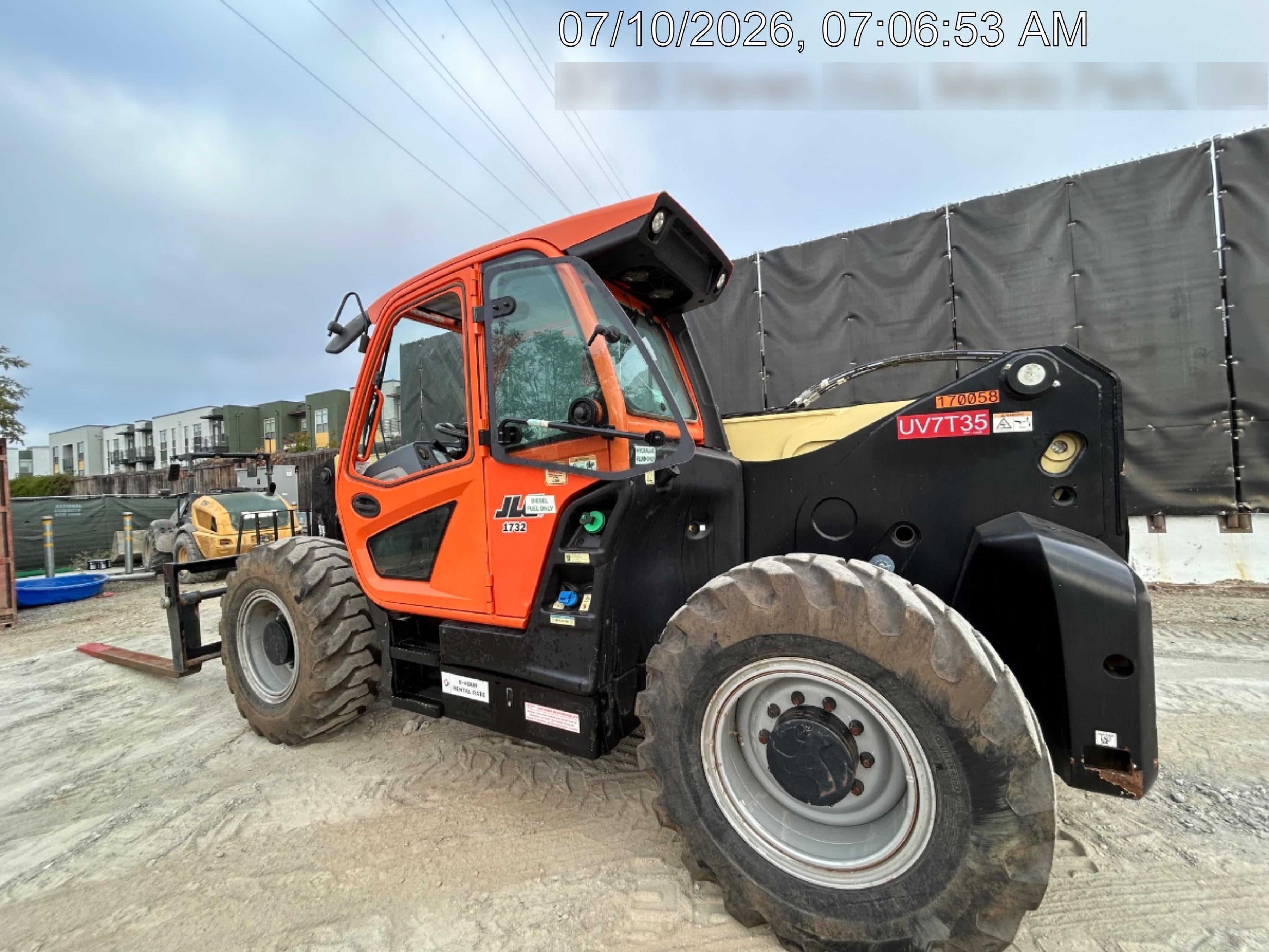2021 JLG 1732