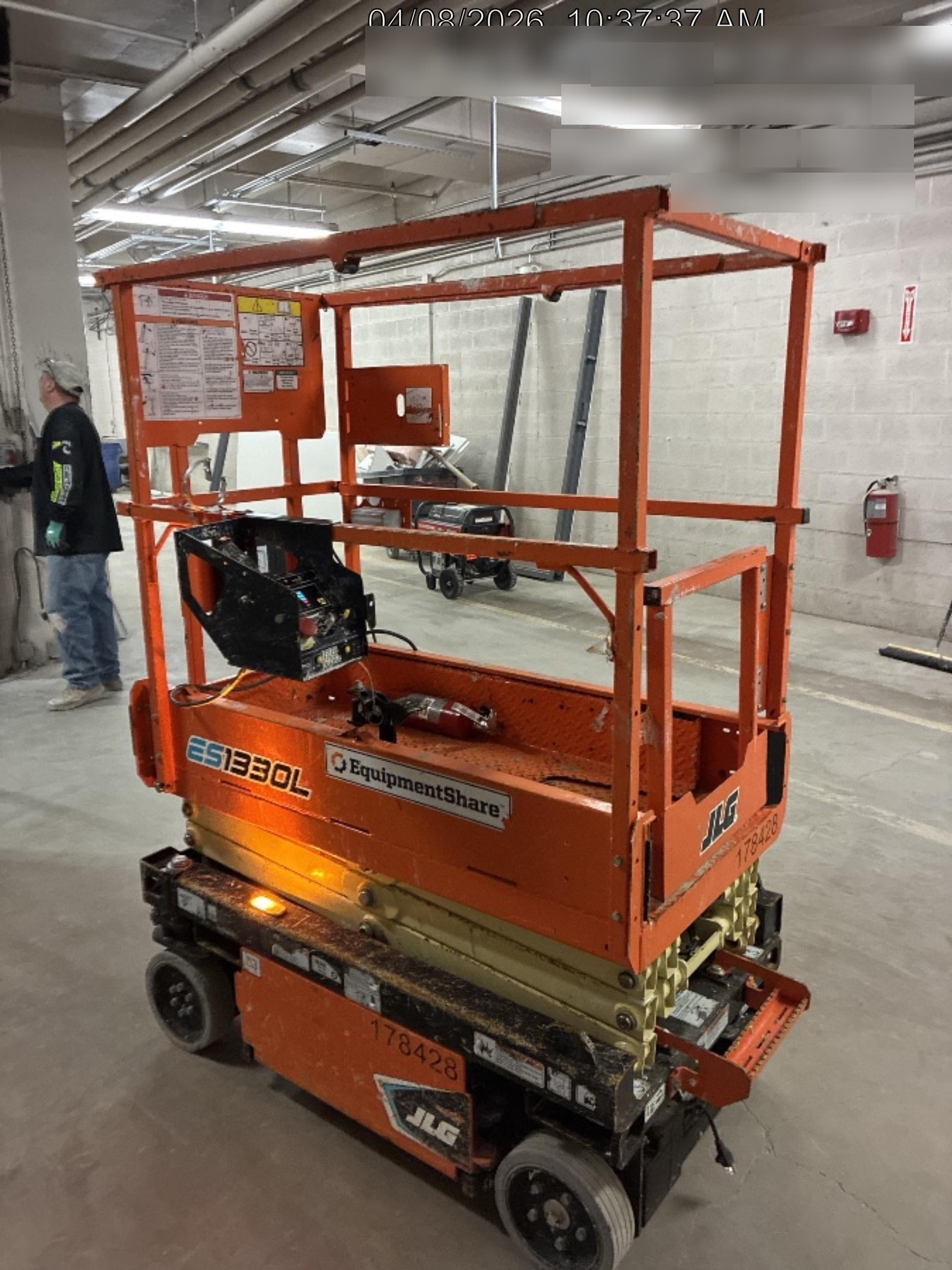 2021 JLG ES1330L