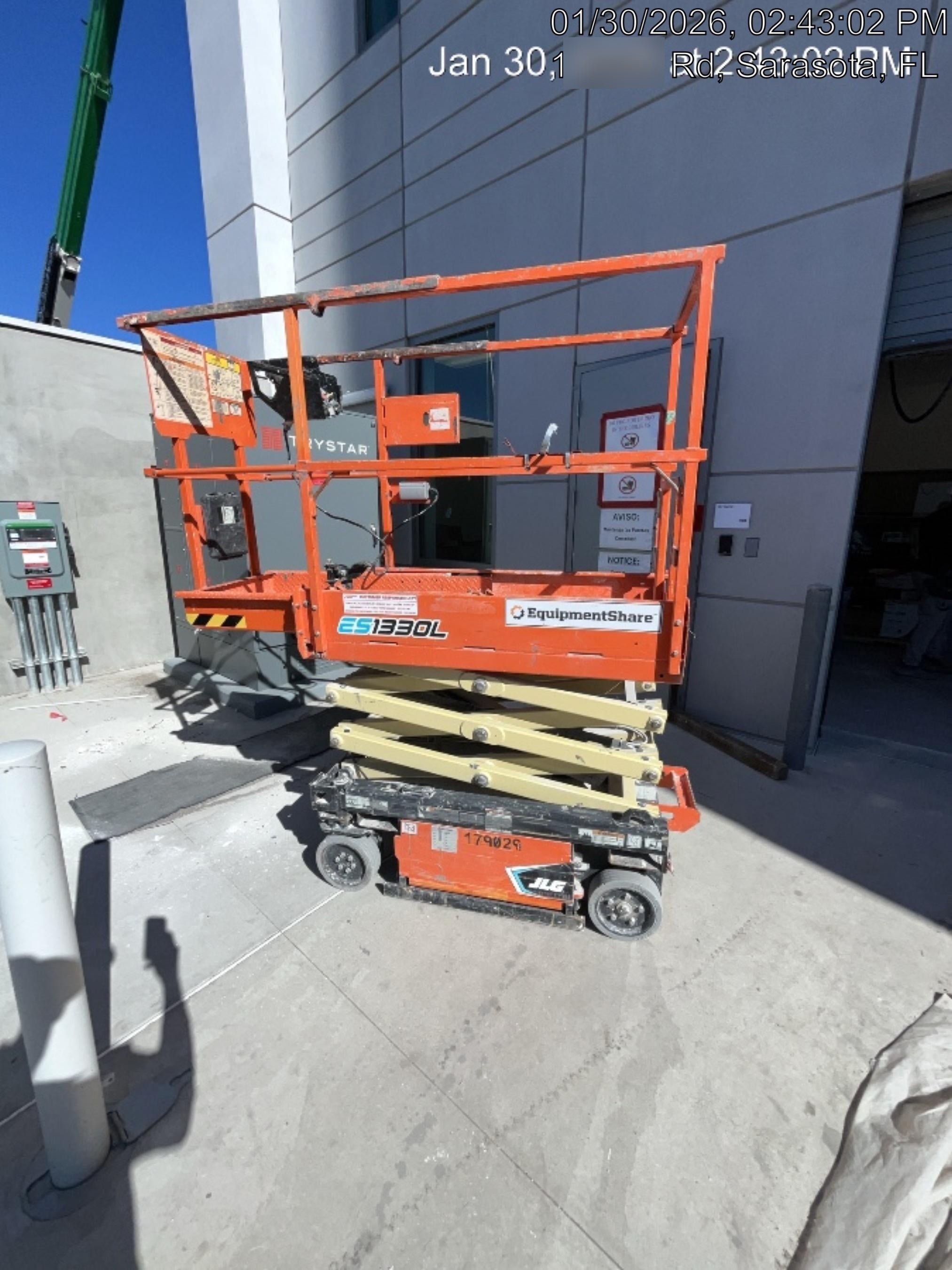 2021 JLG ES1330L