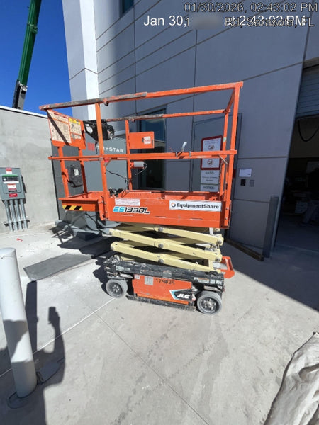 2021 JLG ES1330L