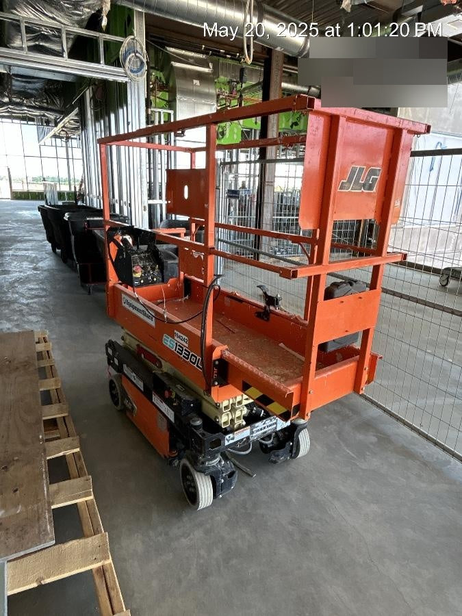 2021 JLG ES1330L