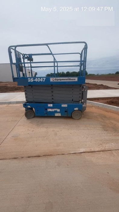 2019 Genie GS-4047 Folding rails with half height swing gate