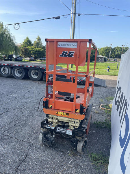 2022 JLG ES1330L