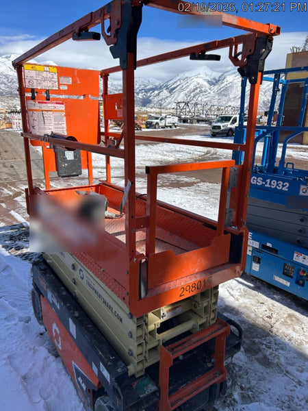 2023 JLG ES1932