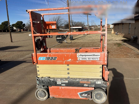 2022 JLG ES1932