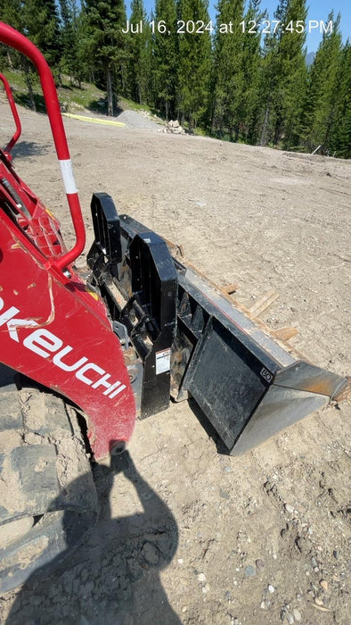 2022 TAKEUCHI 48" Pallet Forks - Takeuchi