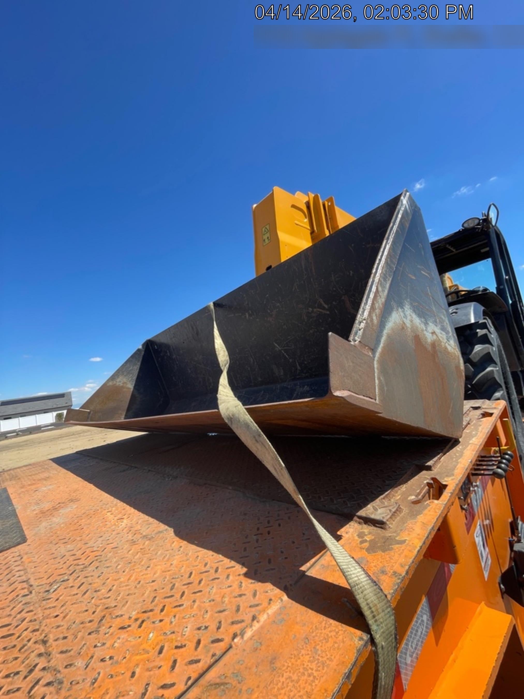 2022 JLG 1001100823