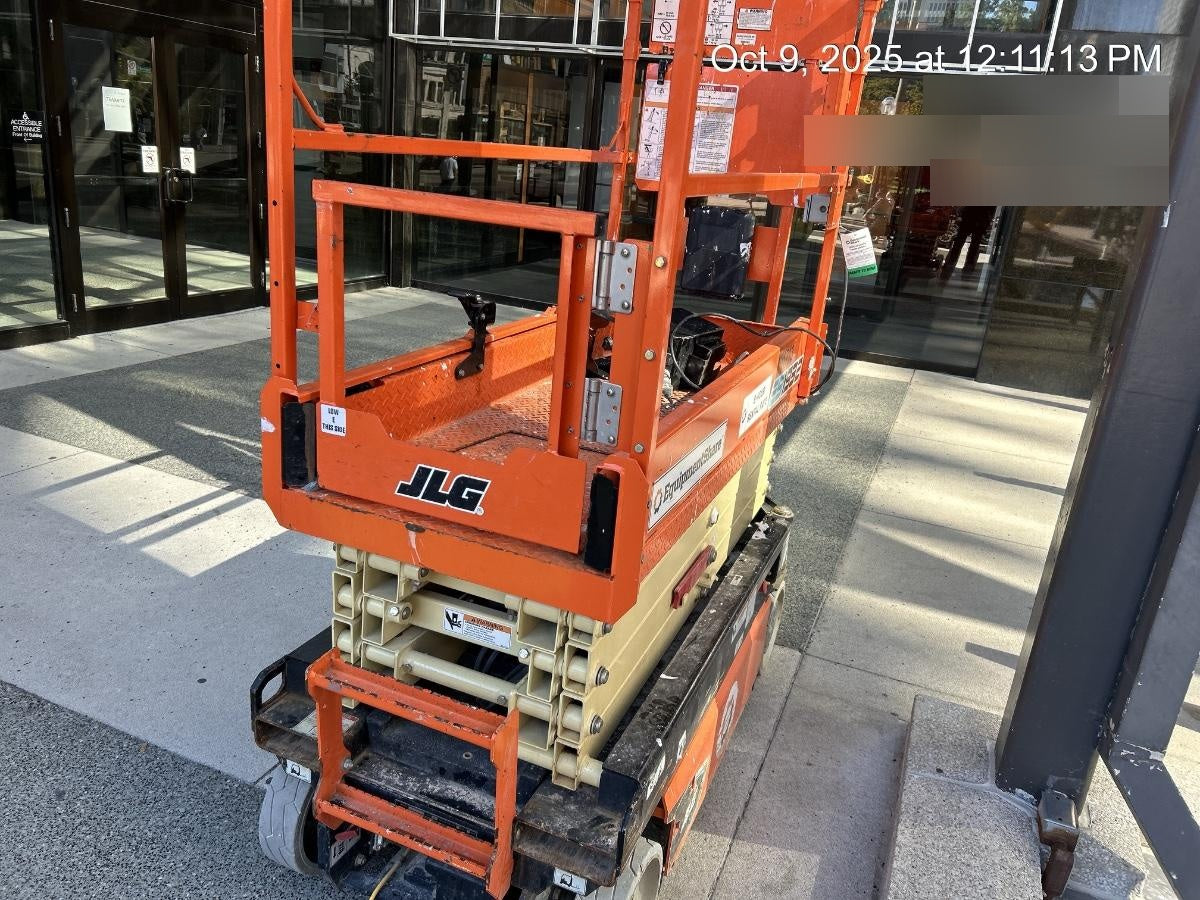 2021 JLG ES1932
