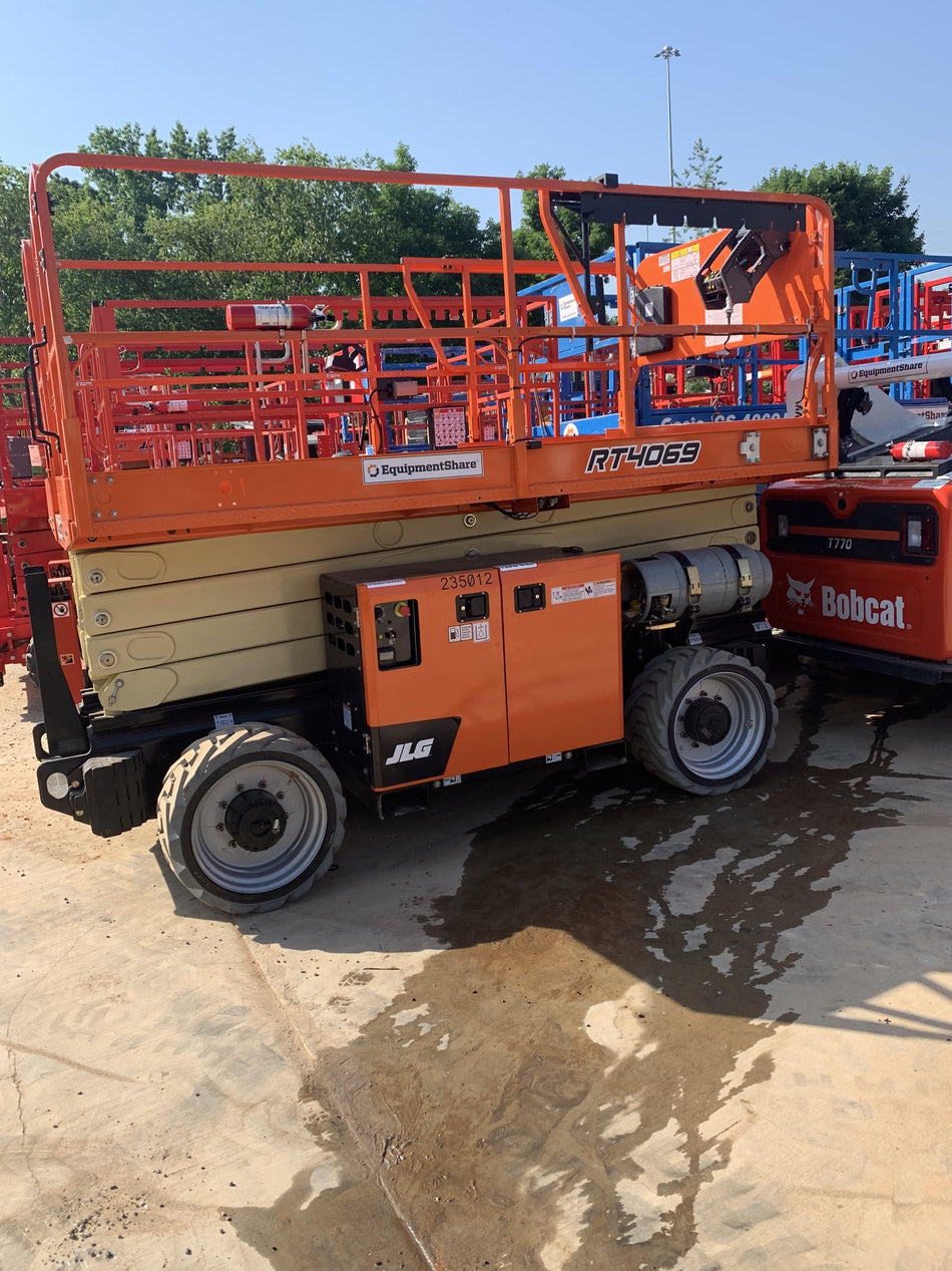 2022 JLG RT4069