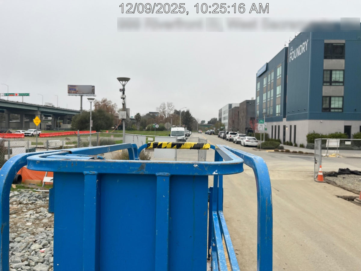 2019 Genie GS-1930 Half Height Swing Gate, 800W Inverter