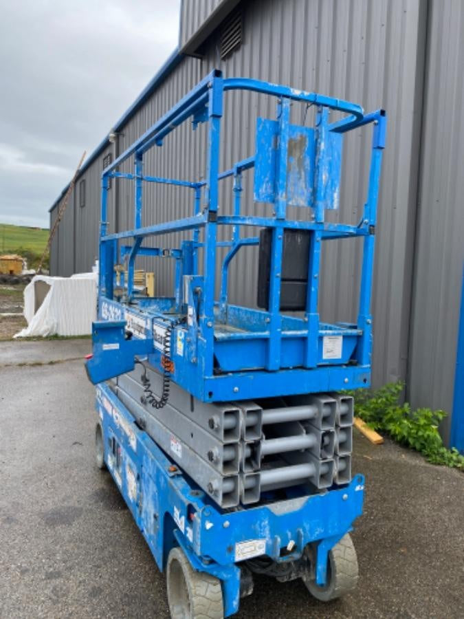 2019 Genie GS-2632 Folding rails with half height swing gate