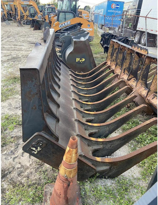 2016 Case 821F CLOSED CAB, JRB 418 STYLE HYD COUPLER