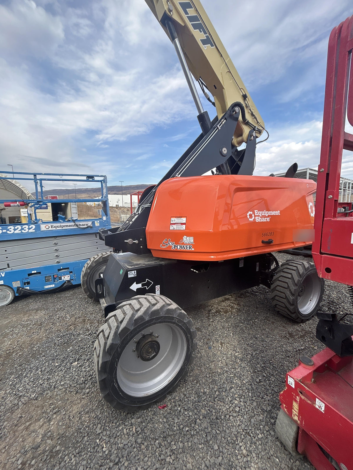 2025 JLG 660SJ